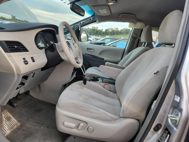 5TDKK3DC1ES421173 - 2014 TOYOTA SIENNA LE Մոխրագույն լուսանկար 7