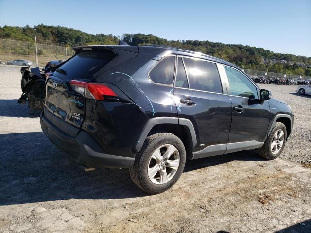 4T3R6RFV5MU016483 - 2021 TOYOTA RAV4 XLE შავი ფოტო 3