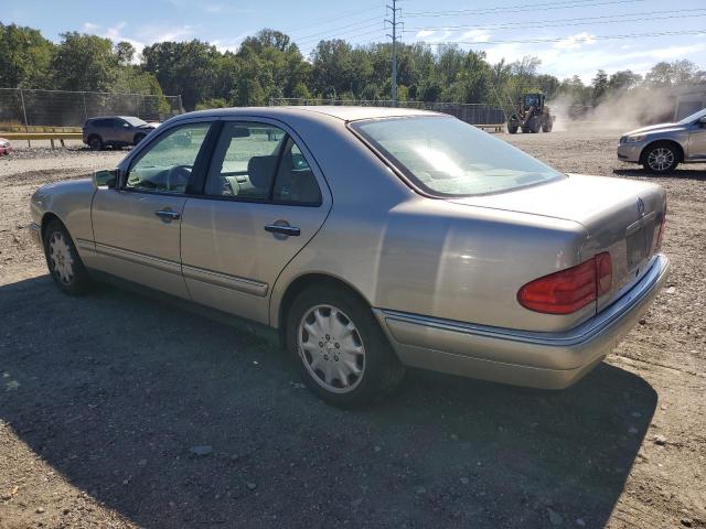 WDBJF65H9XA913122 - 1999 MERCEDES-BENZ E 320 GOLD photo 2