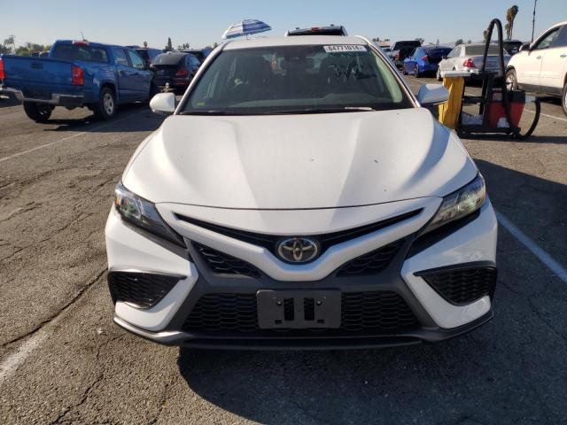 4T1T11AK9PU836419 - 2023 TOYOTA CAMRY SE NIGHT SHADE WHITE photo 5