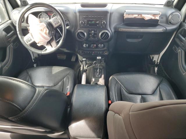 1C4BJWEG4DL598936 - 2013 JEEP WRANGLER U SAHARA 白色 照片 8