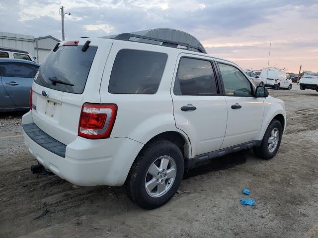 1FMCU03G49KA17858 - 2009 FORD ESCAPE XLT WHITE photo 3