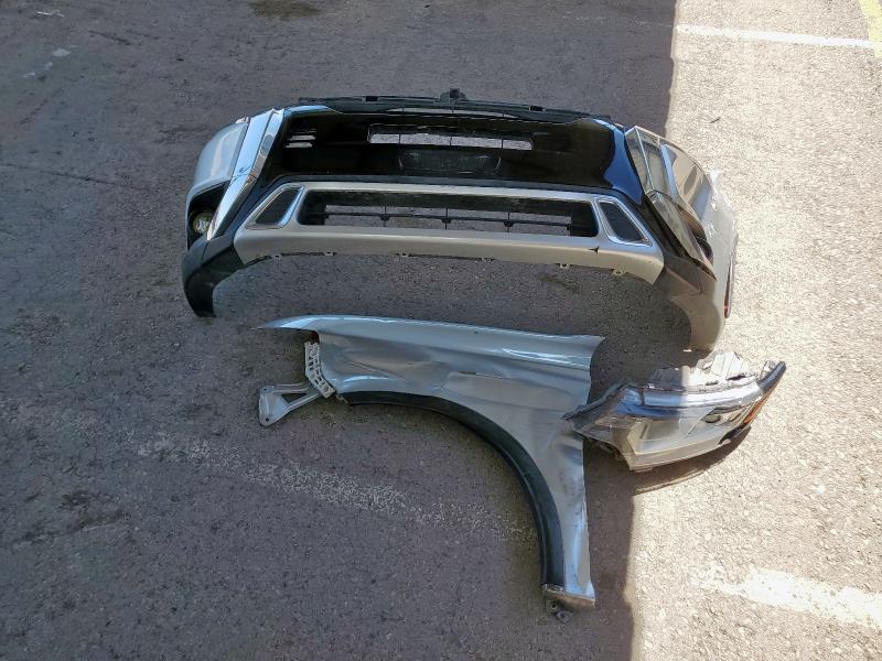 JA4AD3A34KJ001159 - 2019 MITSUBISHI OUTLANDER SE Silber Foto 13