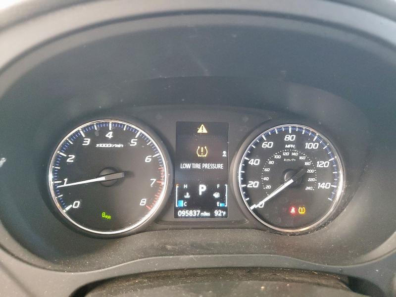 JA4AD3A34KJ001159 - 2019 MITSUBISHI OUTLANDER SE Silber Foto 9