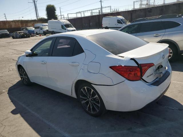 5YFBURHEXJP749123 - 2018 TOYOTA COROLLA L Beyaz fotoğraf 2