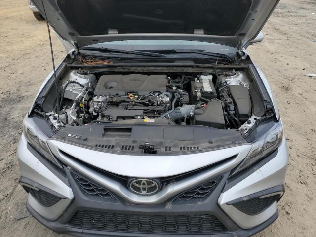 4T1G11AK3PU800808 - 2023 TOYOTA CAMRY SE NIGHT SHADE SILVER photo 11