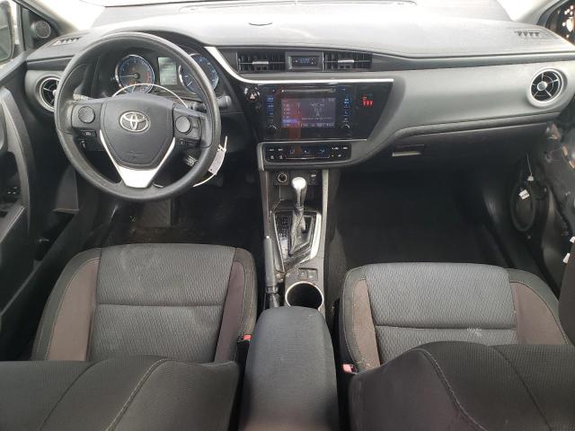 5YFBURHE7JP778854 - 2018 TOYOTA COROLLA L رمادي صورة 8