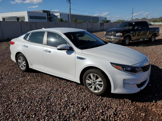 5XXGT4L33GG087663 - 2016 KIA OPTIMA LX Biały zdjęcie 4