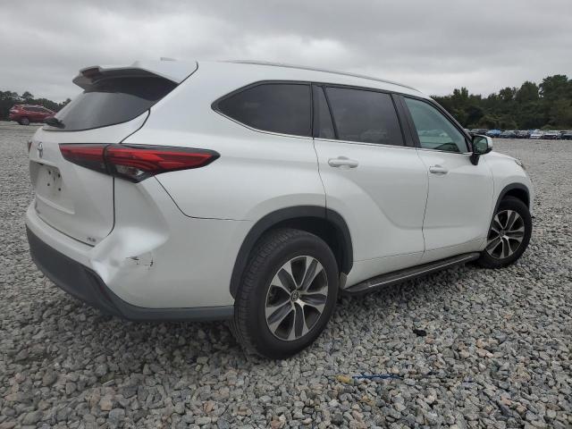 5TDGZRAH1NS102263 - 2022 TOYOTA HIGHLANDER XLE WHITE photo 3