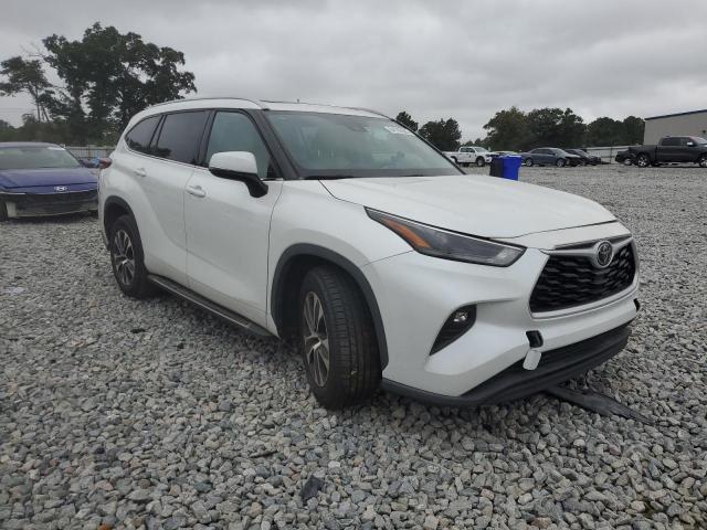 5TDGZRAH1NS102263 - 2022 TOYOTA HIGHLANDER XLE WHITE photo 4