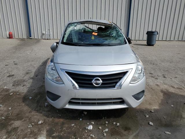 3N1CN7AP1JL823661 - 2018 NISSAN VERSA S 银色 照片 5