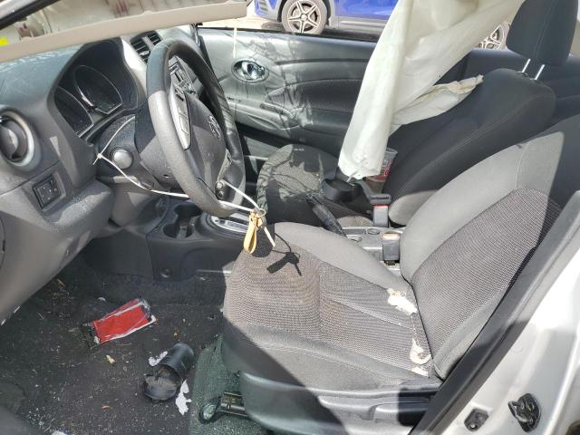 3N1CN7AP1JL823661 - 2018 NISSAN VERSA S 银色 照片 7