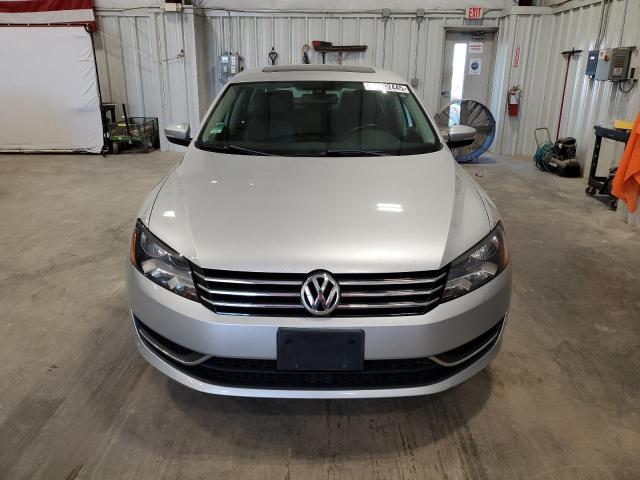 1VWBS7A38EC116053 - 2014 VOLKSWAGEN PASSAT SE 银色 照片 5