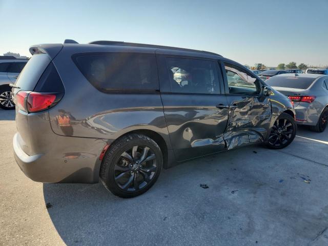 2C4RC1EG7JR288942 - 2018 CHRYSLER PACIFICA TOURING L PLUS GRAY photo 3