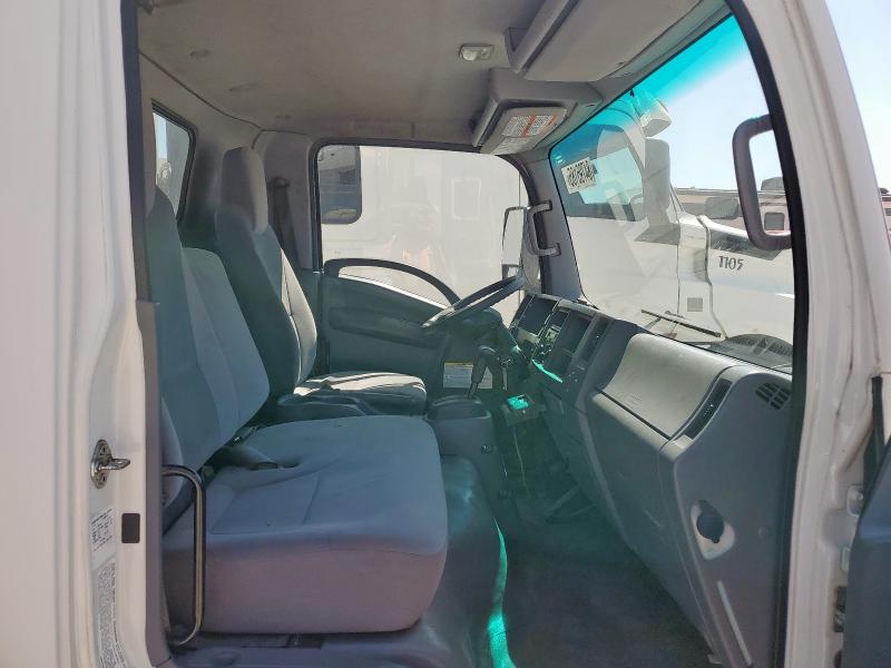 JALE5W168H7900773 - 2017 ISUZU NQR WHITE photo 11