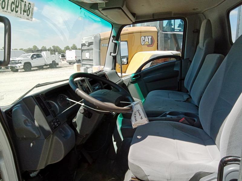 JALE5W168H7900773 - 2017 ISUZU NQR WHITE photo 7