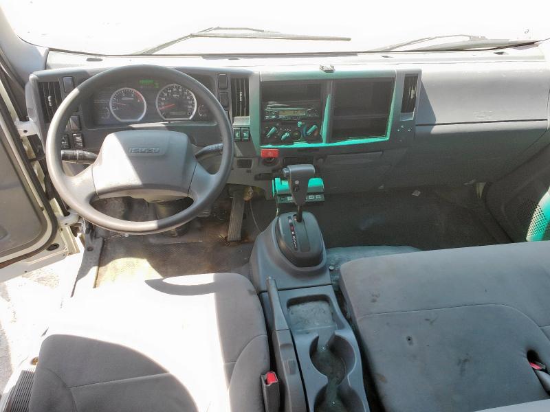 JALE5W168H7900773 - 2017 ISUZU NQR WHITE photo 8