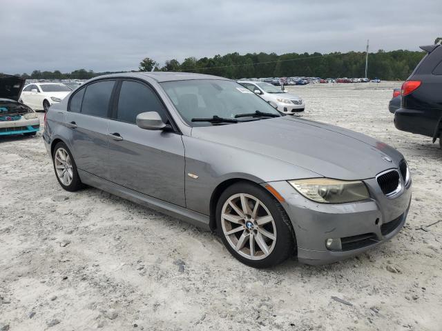 WBAPH73569A175056 - 2009 BMW 328 I GRAY photo 4