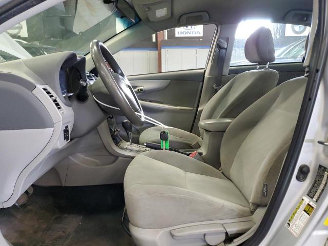 2T1BU4EE8AC276507 - 2010 TOYOTA COROLLA BASE Silber Foto 7
