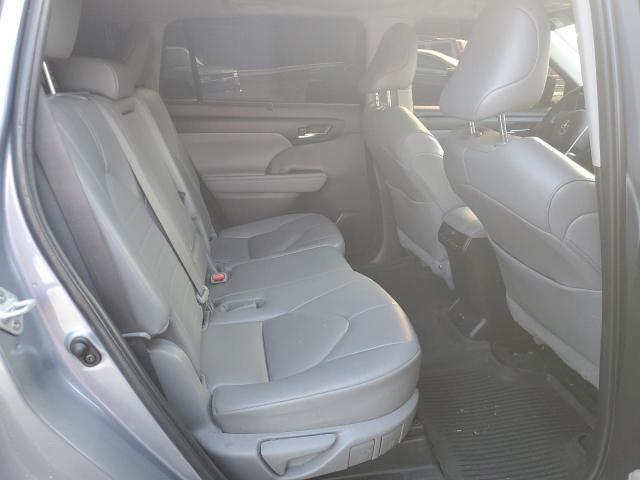 5TDGZRBH4NS246436 - 2022 TOYOTA HIGHLANDER XLE SILVER photo 11