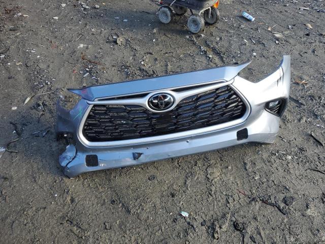 5TDGZRBH4NS246436 - 2022 TOYOTA HIGHLANDER XLE SILVER photo 13