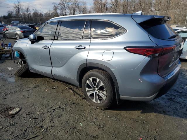 5TDGZRBH4NS246436 - 2022 TOYOTA HIGHLANDER XLE SILVER photo 2
