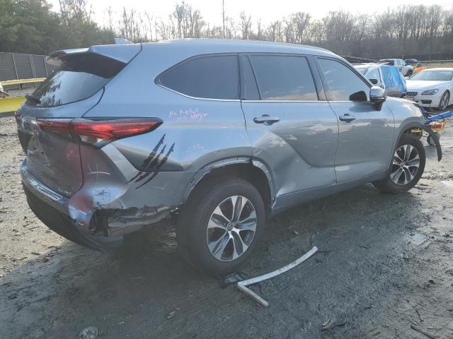 5TDGZRBH4NS246436 - 2022 TOYOTA HIGHLANDER XLE SILVER photo 3