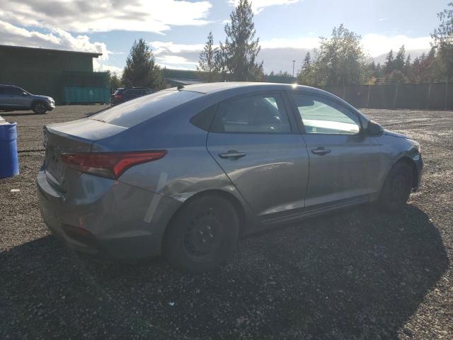 3KPC24A33JE014572 - 2018 HYUNDAI ACCENT SE SILVER photo 3