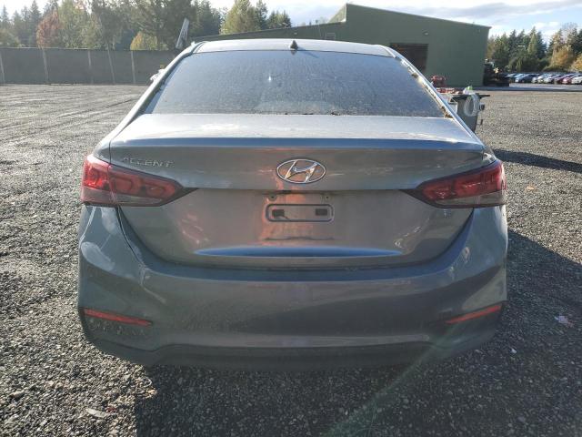 3KPC24A33JE014572 - 2018 HYUNDAI ACCENT SE SILVER photo 6