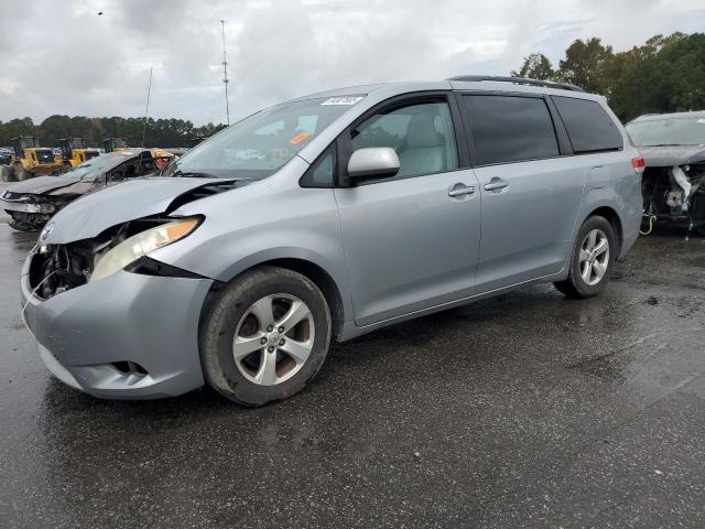 2013 TOYOTA SIENNA LE, 