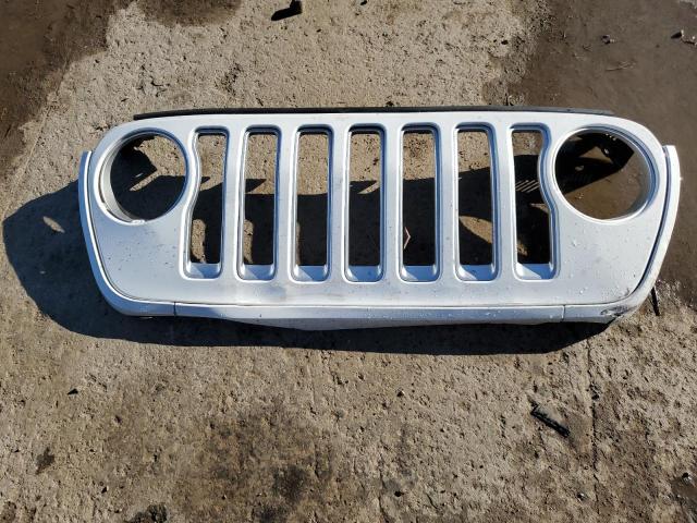 1C4HJXEN8LW175305 - 2020 JEEP WRANGLER U SAHARA WHITE photo 13
