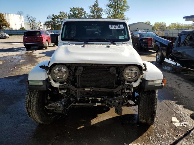 1C4HJXEN8LW175305 - 2020 JEEP WRANGLER U SAHARA WHITE photo 5