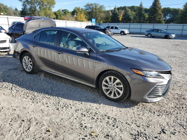 4T1R11AK8MU525246 - 2021 TOYOTA CAMRY LE GRAY photo 4