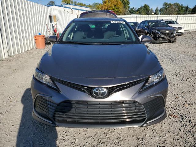 4T1R11AK8MU525246 - 2021 TOYOTA CAMRY LE GRAY photo 5