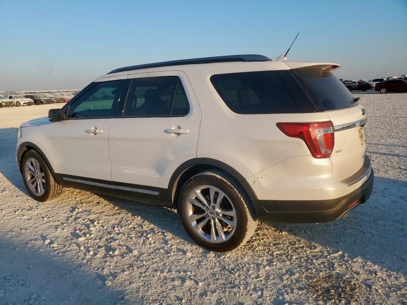 1FM5K7D82JGB88498 - 2018 FORD EXPLORER XLT 白色 照片 2