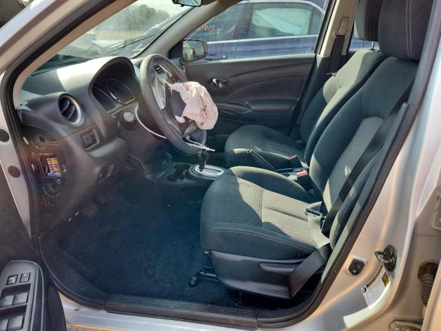 3N1CN7AP2JK443699 - 2018 NISSAN VERSA S Gümüş fotoğraf 7