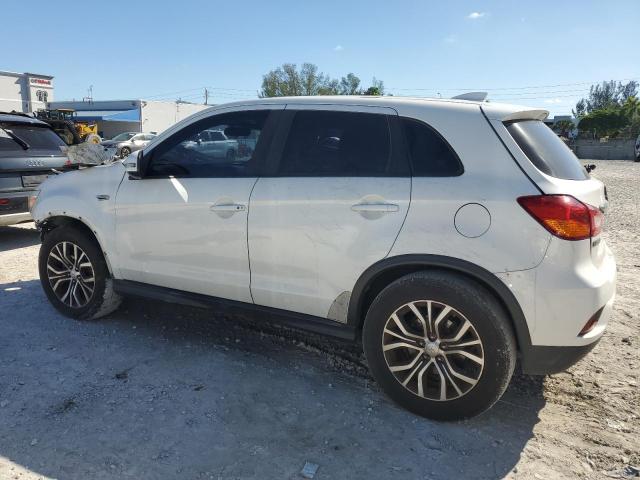 JA4AP4AU8KU013884 - 2019 MITSUBISHI OUTLANDER SE WHITE photo 2