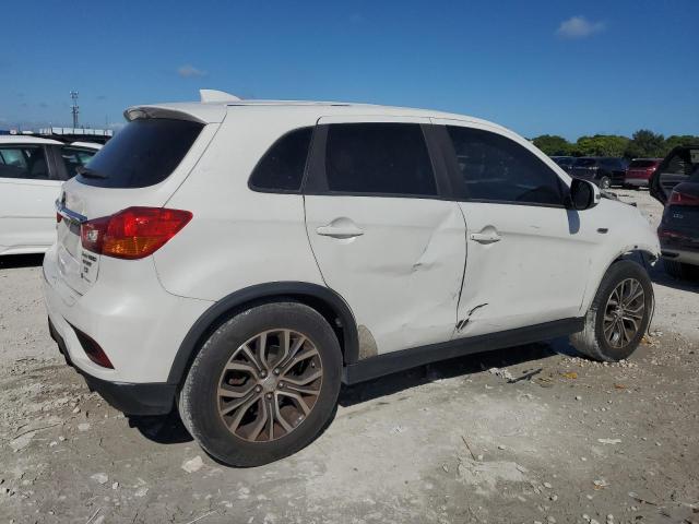 JA4AP4AU8KU013884 - 2019 MITSUBISHI OUTLANDER SE WHITE photo 3