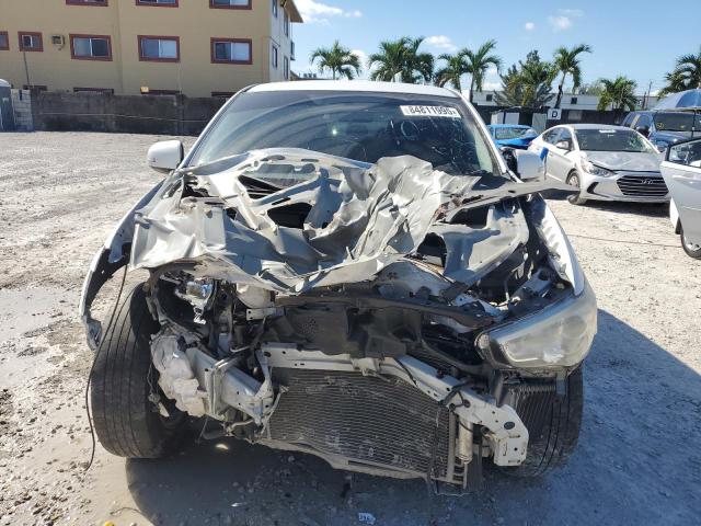 JA4AP4AU8KU013884 - 2019 MITSUBISHI OUTLANDER SE WHITE photo 5