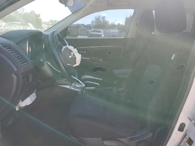 JA4AP4AU8KU013884 - 2019 MITSUBISHI OUTLANDER SE WHITE photo 7