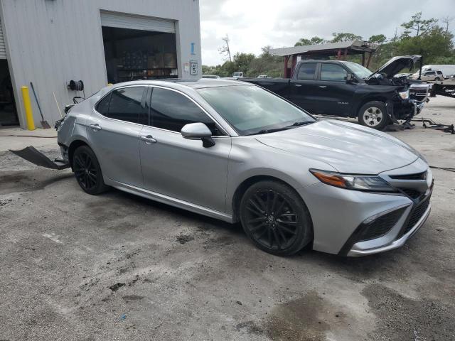 4T1K61AK9MU486797 - 2021 TOYOTA CAMRY XSE 银色 照片 4