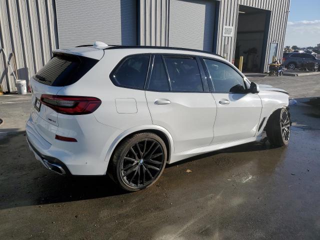 5UXCR6C52KLL60769 - 2019 BMW X5 XDRIVE40I WHITE photo 3