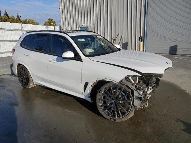 5UXCR6C52KLL60769 - 2019 BMW X5 XDRIVE40I WHITE photo 4