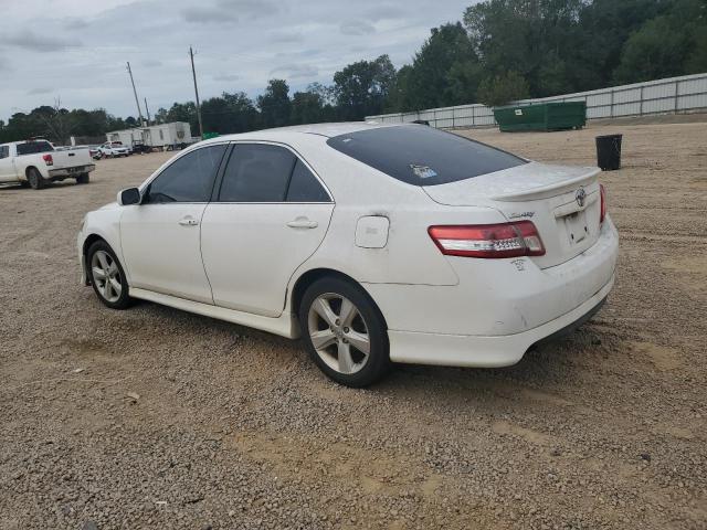 4T1BF3EK2BU752664 - 2011 TOYOTA CAMRY BASE WHITE photo 2