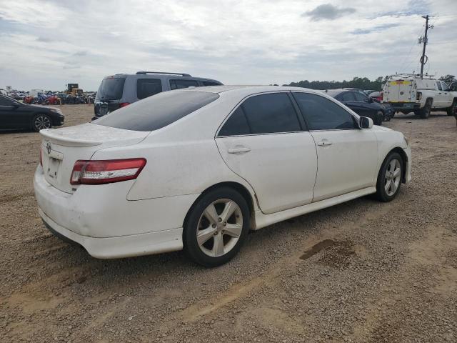 4T1BF3EK2BU752664 - 2011 TOYOTA CAMRY BASE WHITE photo 3