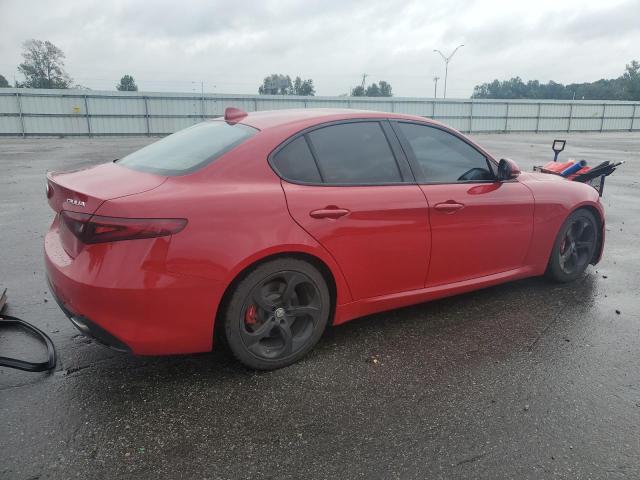 ZARFAEBN8J7566158 - 2018 ALFA ROMEO GIULIA 红色 照片 3