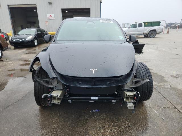 7SAYGDEE9SF305918 - 2025 TESLA MODEL Y Czarny zdjęcie 5