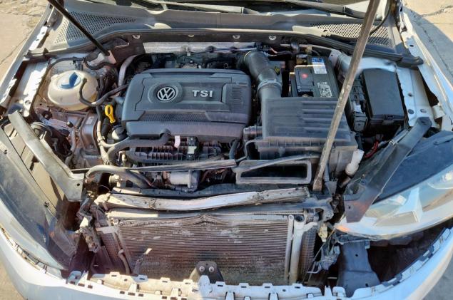 3VW4T7AU2FM010387 - 2015 VOLKSWAGEN GTI SILVER photo 11