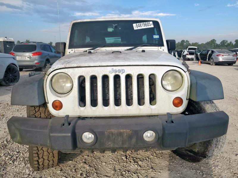 1C4BJWKG4DL635097 - 2013 JEEP WRANGLER U SPORT Biały zdjęcie 5