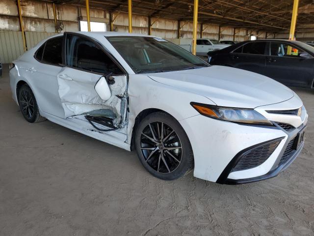 4T1G11AK4RU842049 - 2024 TOYOTA CAMRY SE NIGHT SHADE WHITE photo 4